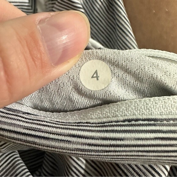 Lululemon Lululemon Run: Fast Free Crop Leggings Size 4 - Picture 12 of 16